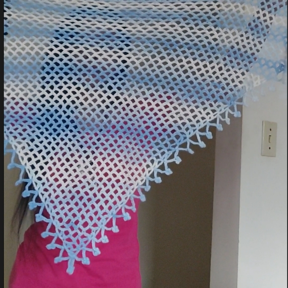 Triangle shawl - Picture 5 of 6